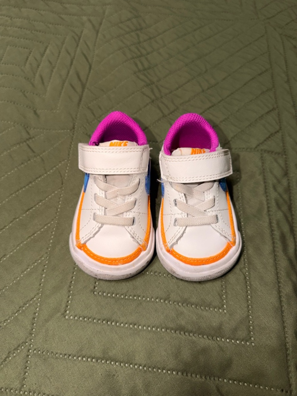 Nike White Sneakers with Orange Trim and Pink Lining - Kids